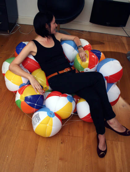 balon pantai atau bola pantai